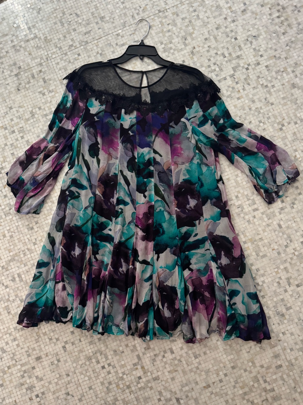 Anthropologie Floral Lace Flutter Sleeve Mini Dress in Black & Purple Size Small